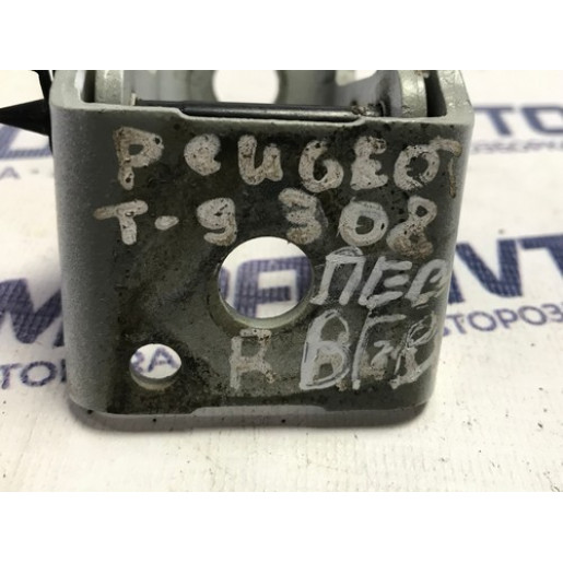 Петля двери правой верхняя Peugeot 308 2013-2021 9671886880